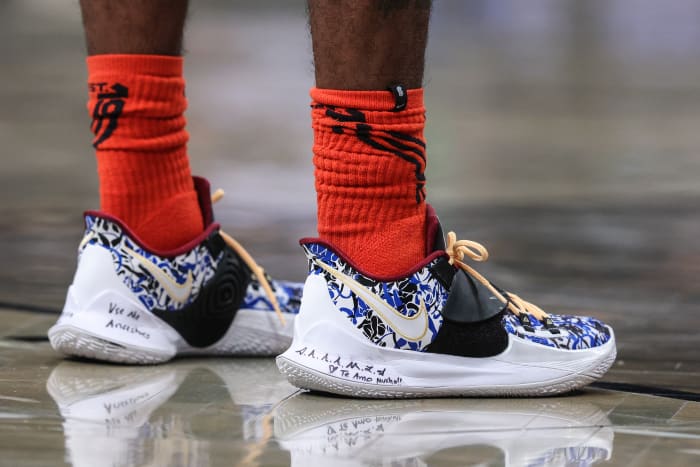 Brooklyn Nets point guard Kyrie Irving wears the Nike Kyrie 6.